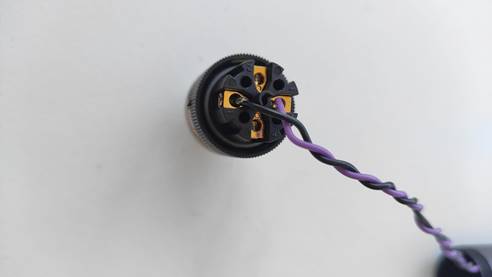 Imagen que contiene collar, medallón

Descripción generada automáticamente