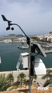 Real time air quality monitoring in maritime ports