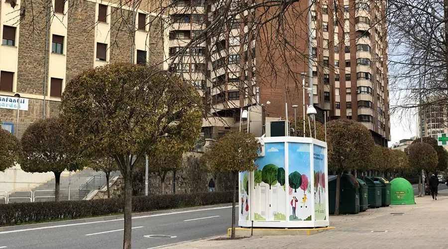 Low-cost air quality sensors mounted on a reference station in Pamplona