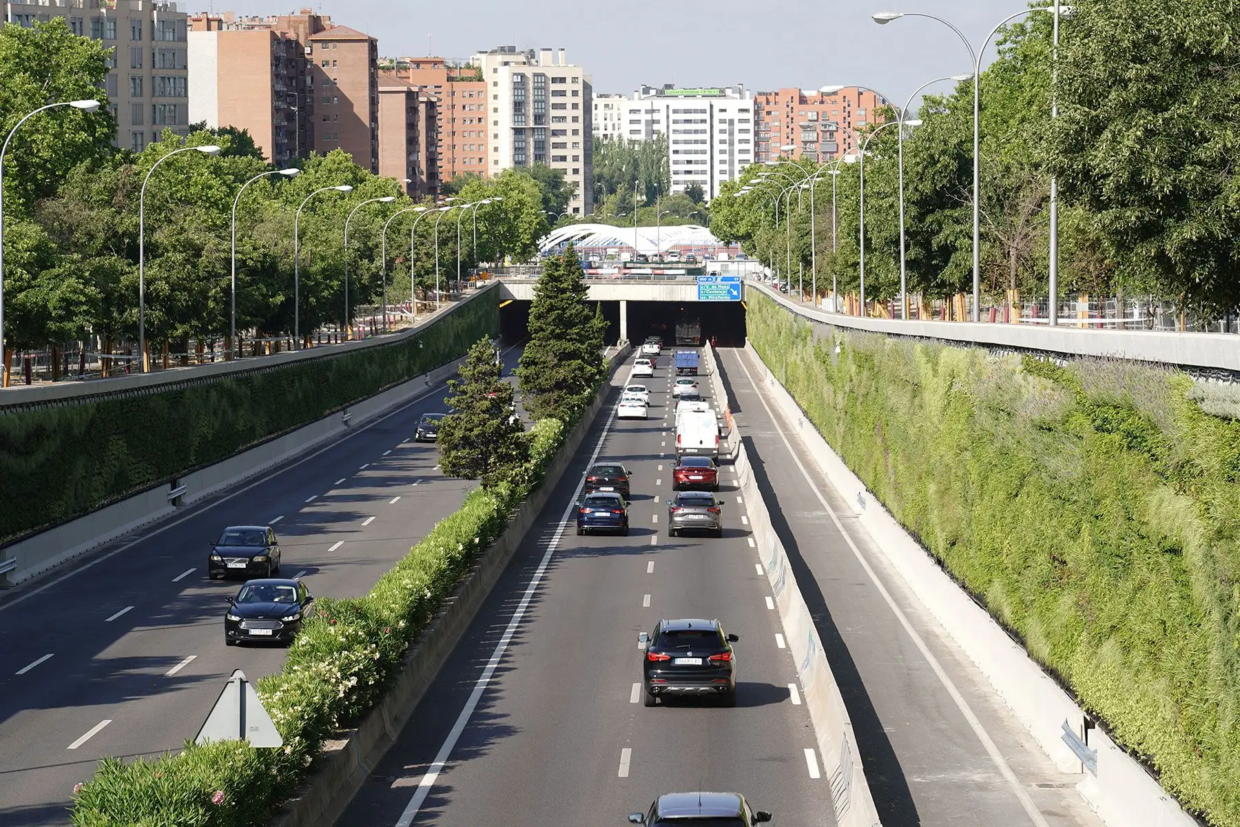 Calle 30 Natura: jardines verticales y sensores de calidad del aire combaten la contaminación en la M-30 de Madrid - Kunak