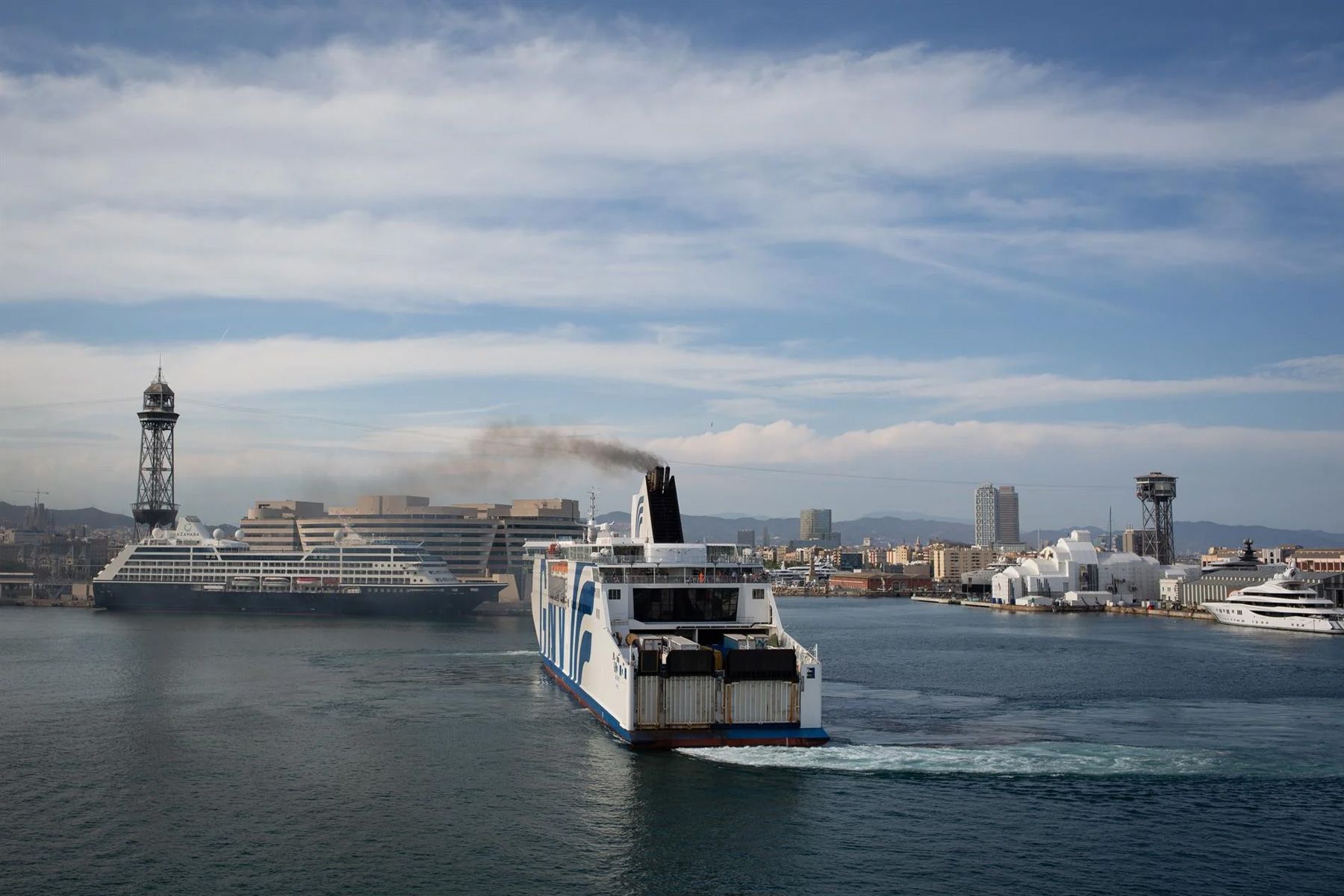 La electrificación de los puertos es clave para descarbonizar el transporte marítimo y reducir la contaminación del aire y acústica - Kunak