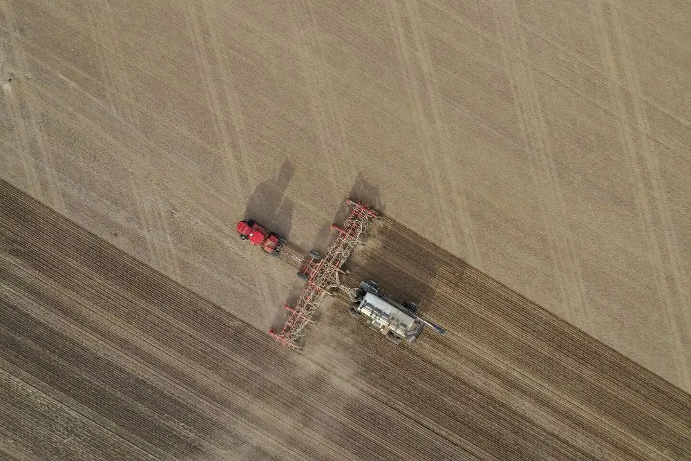 Fertilización campo agrícola-kunak
