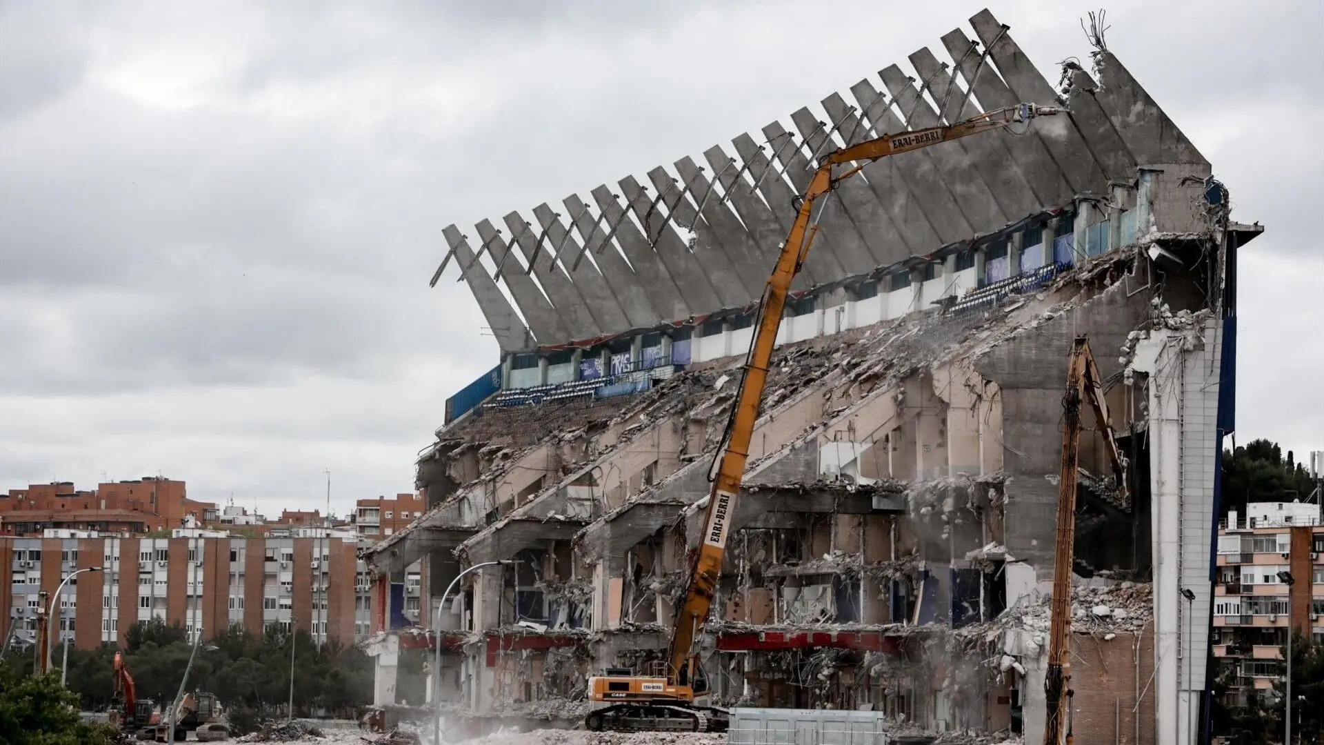 Construction and demolition activities generate dust clouds - Kunak