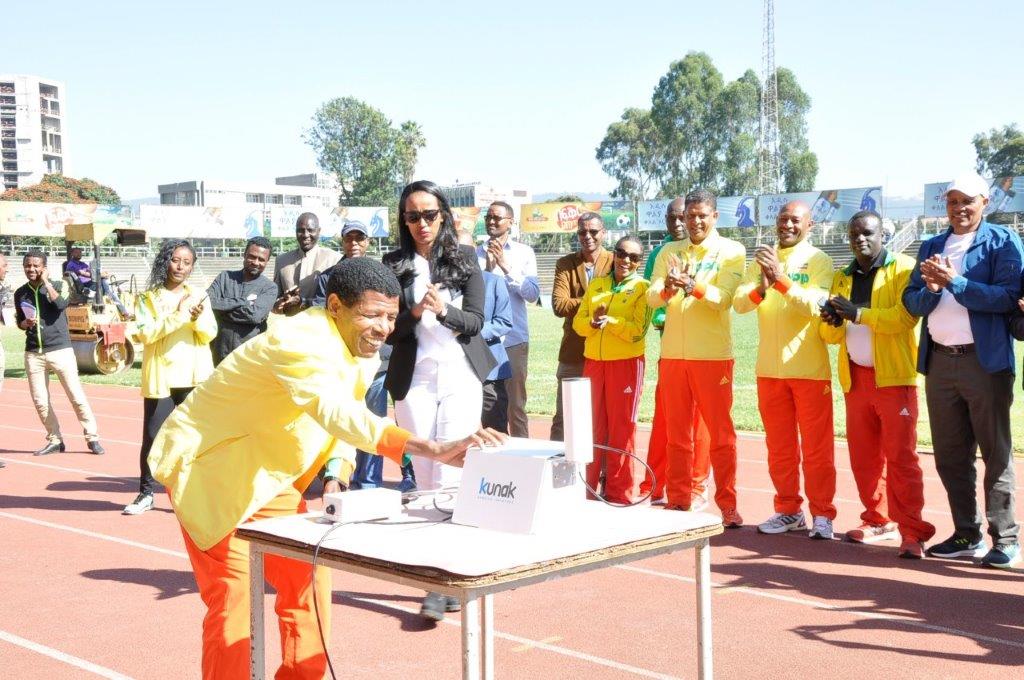 Campeón olímpico Haile Gebrselassie en lanzamiento Running for Clean Air - World Athletics - Kunak