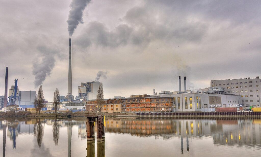 Petrochemical industry and inhabited environments prompt environmental justice intervention. - Kunak