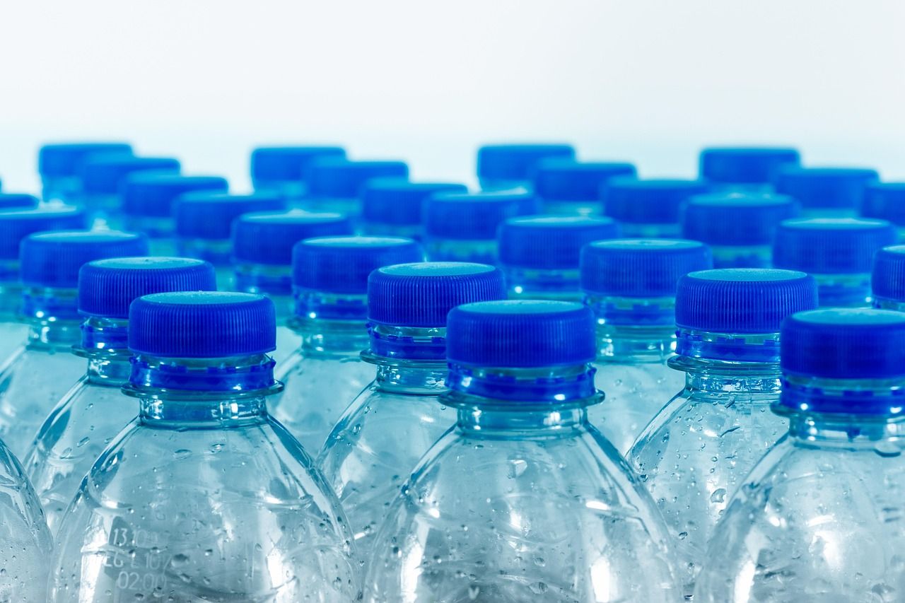 La industria del plástico tiene en el cianuro de hidrógeno un producto químico esencial para sus manufacturas_Kunak