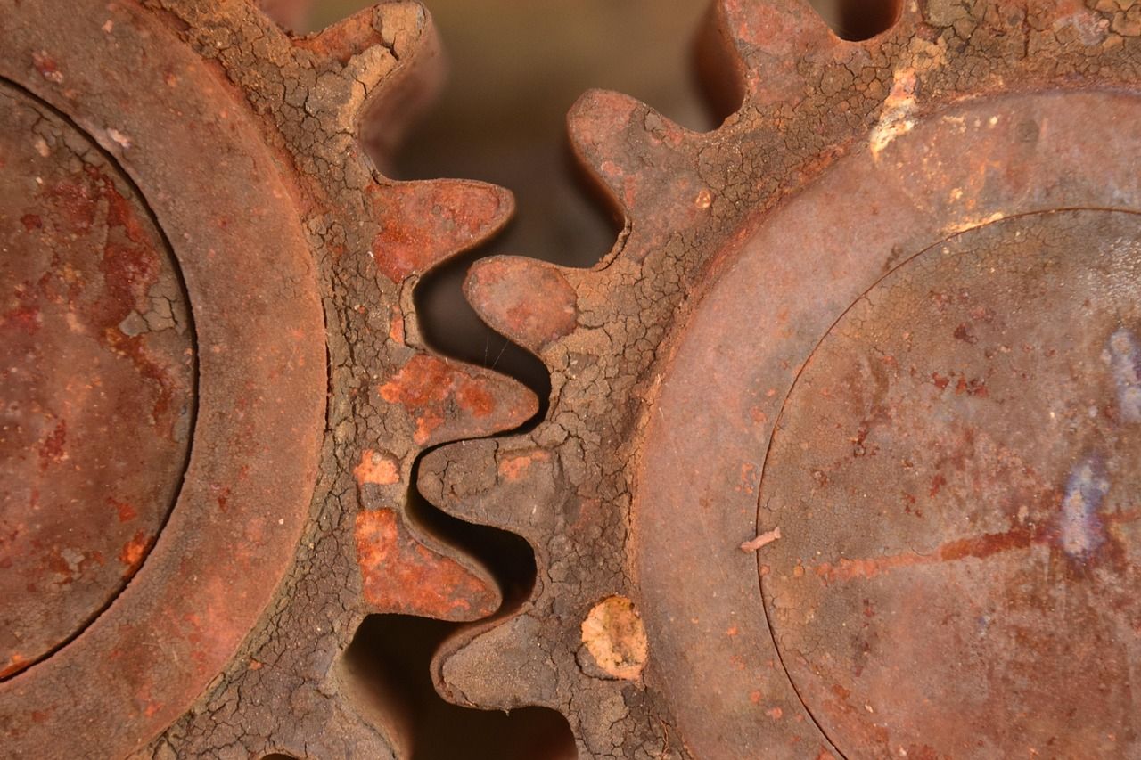 Industrial metallic gear parts affected by environmental corrosion_Kunak