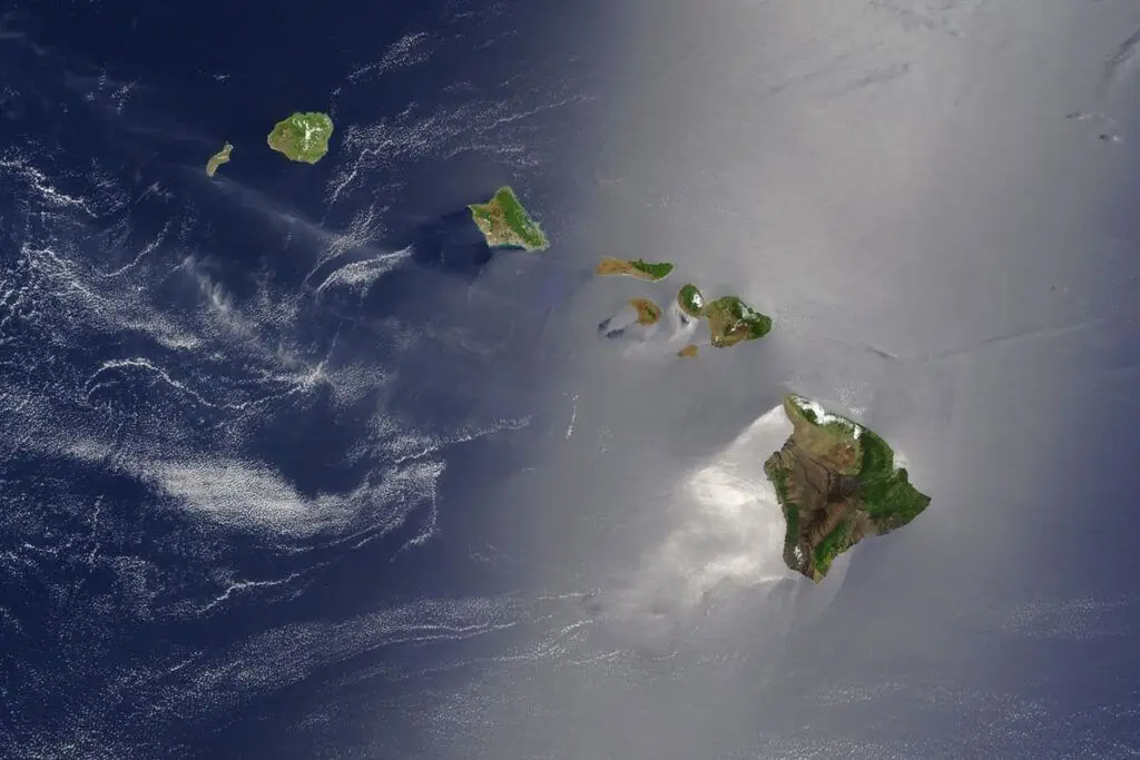 Aerial view of the Hawaiian archipelago_kunakl