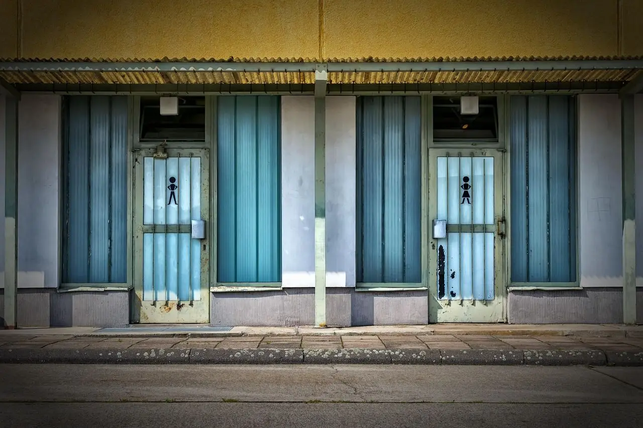 Les eaux usées des toilettes sont acheminées vers les stations d’épuration, où leur traitement adéquat permet de les restituer à l’environnement – Kunak