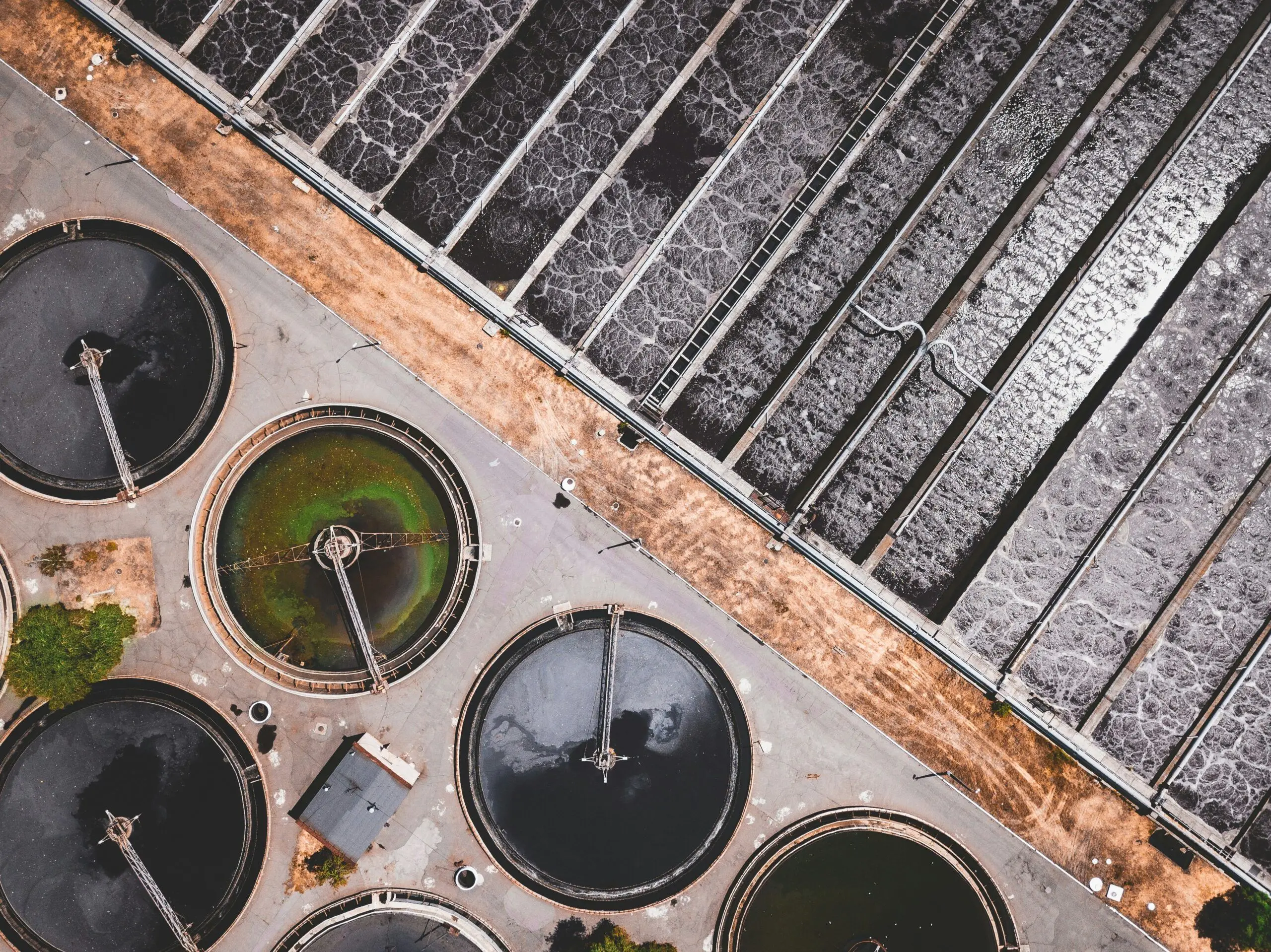 Los gases contaminantes de las plantas de tratamiento de aguas residuales son los causantes de un gran impacto ambiental y sanitario, así como de la expansión de gases malolientes_Kunak