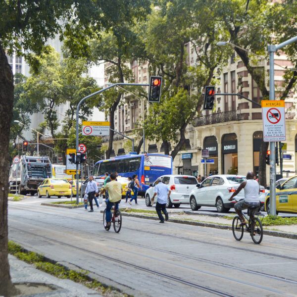 Distrito de bajas emisiones en Rio de Janeiro - Río de Janeiro crea el primer distrito de baja emisión de Brasil con monitoreo avanzado del aire para mejorar la salud y la sostenibilidad urbana.