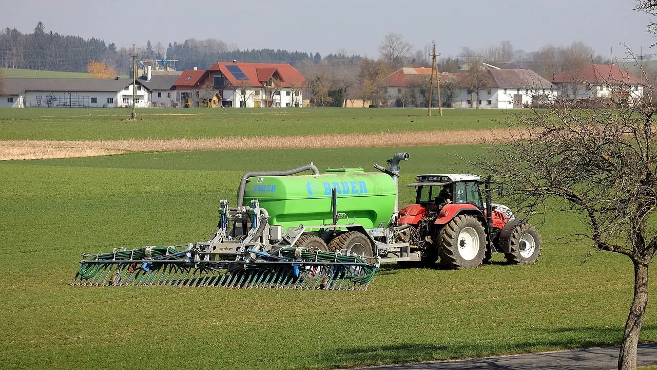 En la producción de fertilizantes fosfatados, el fluoruro de hidrógeno puede actuar tanto como reactivo principal como subproducto de la digestión de minerales fosfáticos. - Kunak
