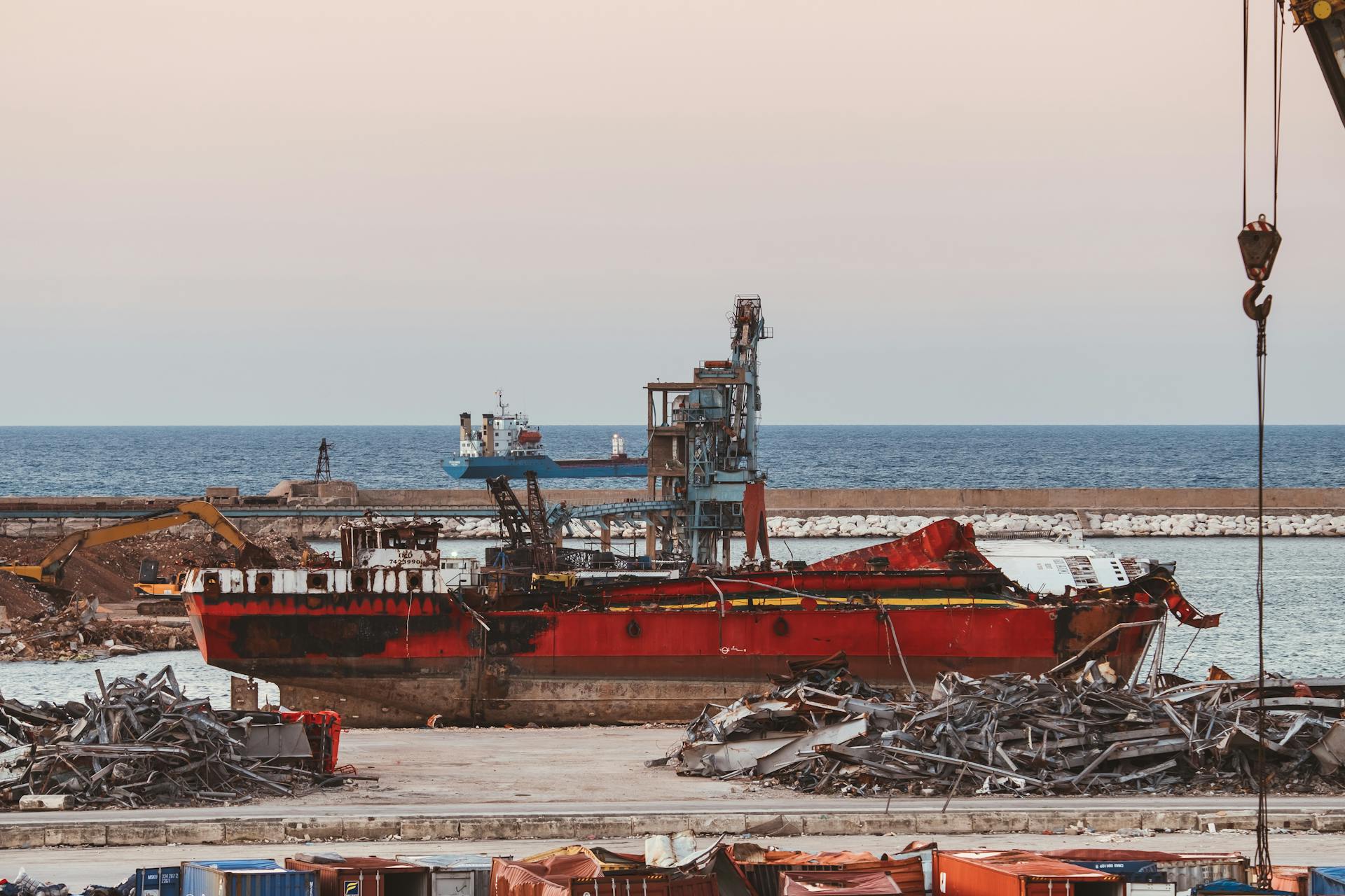 In port areas, persistent organic compounds such as PCBs and PAHs can volatilise when sediments are disturbed or exposed to air and sunlight. - Kunak