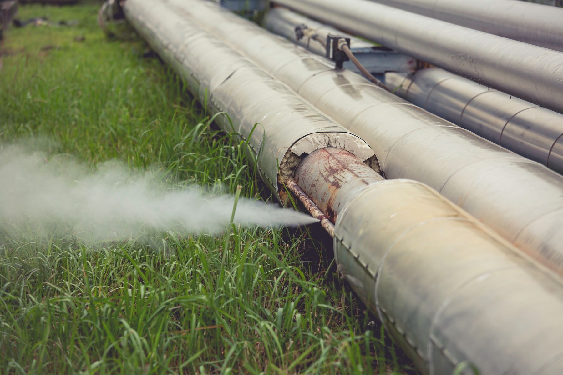 Continuous monitoring generates a stream of historical data that, analyzed with statistical tools, allows identification of degradation patterns before they materialize into leaks - Kunak