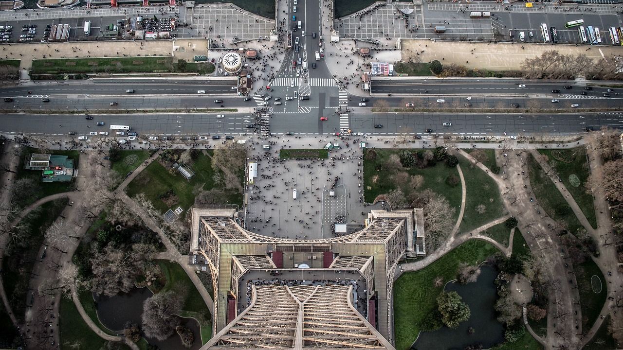 Las vías perimetrales exteriores donde las restricciones de acceso en el núcleo de la ZBE pueden generar incrementos de tráfico y, por tanto, de concentraciones de contaminantes. - Kunak