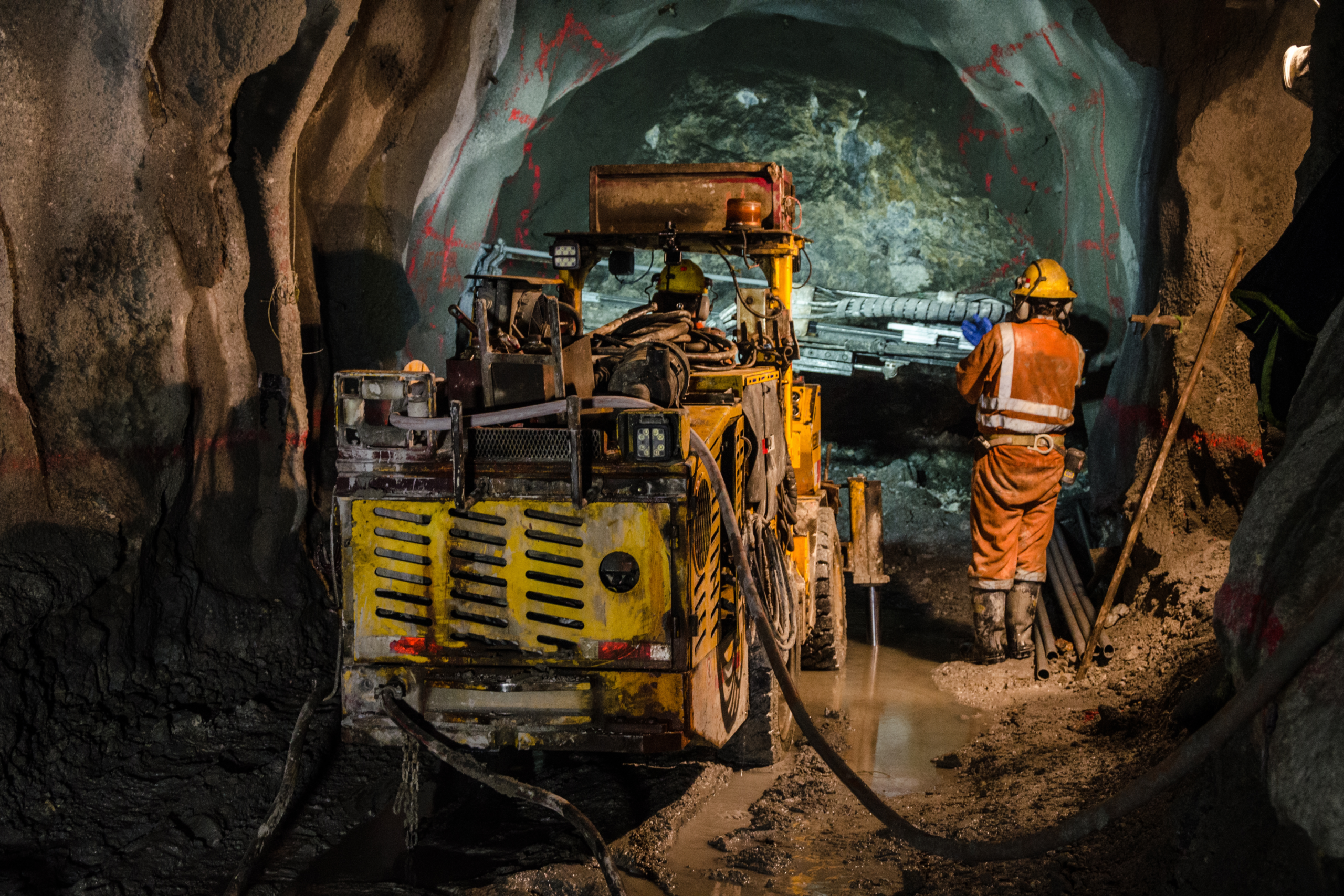 Oxygen in confined spaces can create oxygen-deficient or explosive atmospheres within seconds. - Kunak