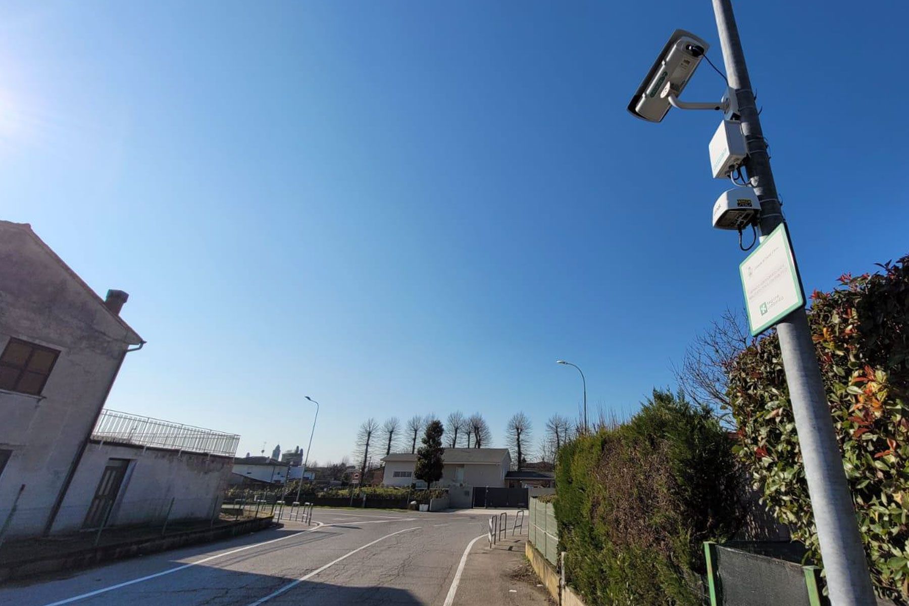 Estación de monitorización del tráfico urbano en Castel d'Ario, Italia_Kunak