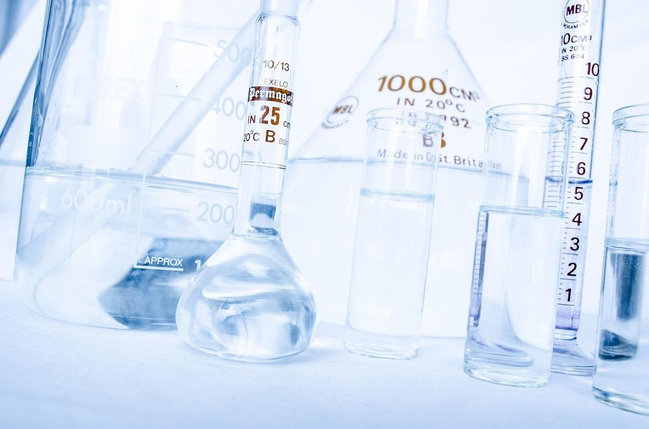 Hydrogen chloride (HCl) is an inorganic compound that, under normal temperature and pressure conditions, appears as a colorless gas with a sharp, irritating odor. - Kunak