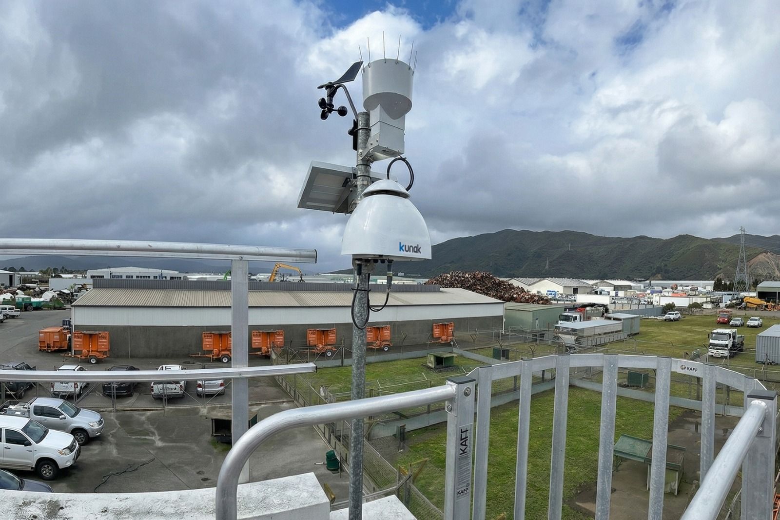 La propuesta de valor de los sistemas de monitorización near-reference reside en la calibración de sus sensores near-reference que les permite estar vinculados estrechamente con los estándares internacionales. - Kunak