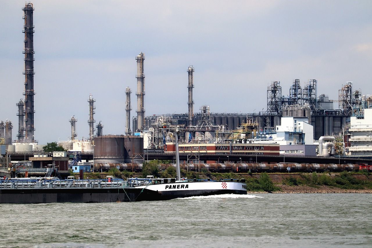 La detección de fugas y emisiones en el perímetro industrial mediante monitorización perimetral permite identificar pérdidas de producto antes de que deriven en incidentes. Kunak