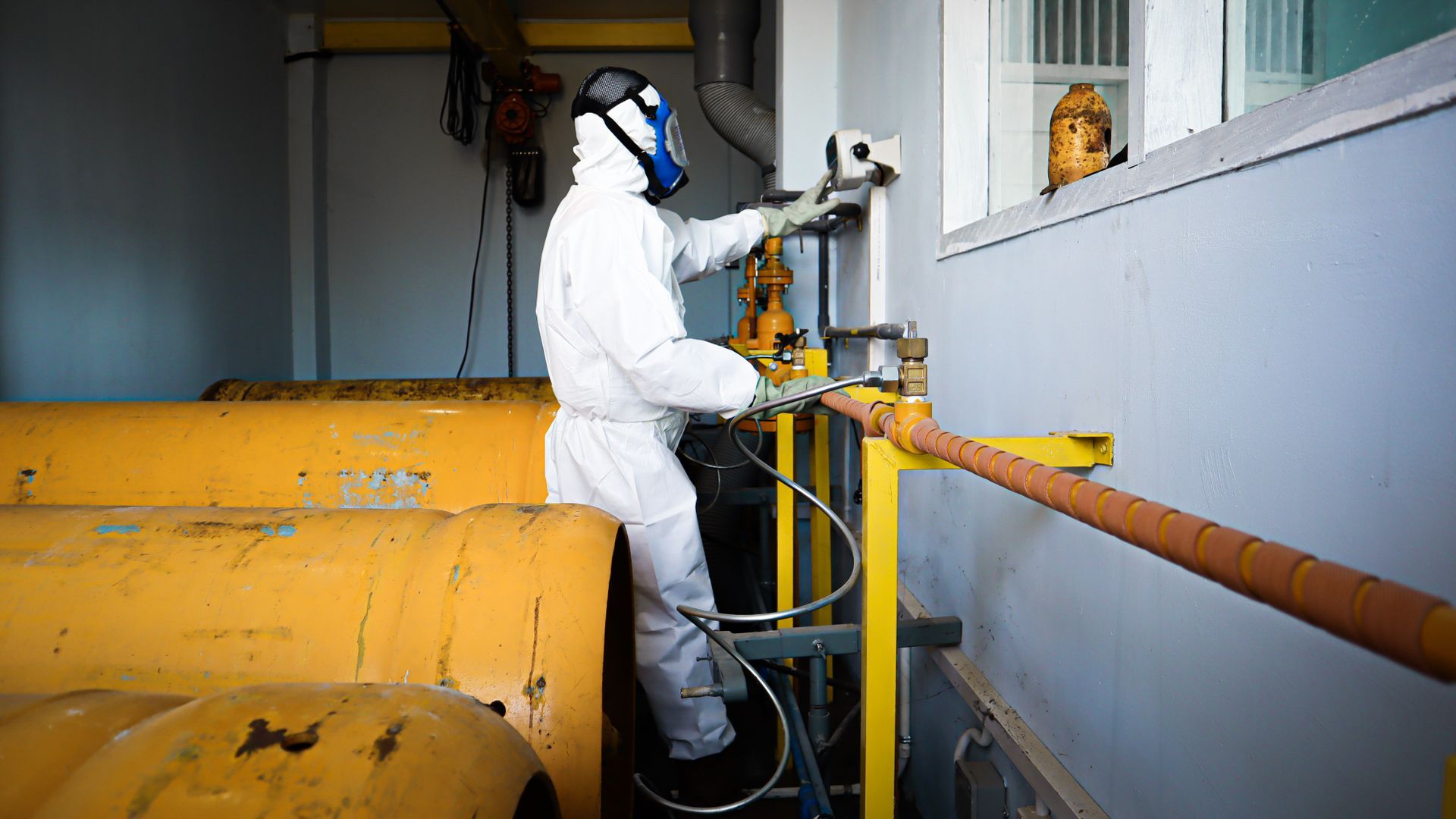 The facilities with the greatest need for fugitive emissions control are oil and gas facilities, refineries and petrochemical plants, biogas plants, landfill sites and wastewater treatment works (WWTPs), as well as chemical and manufacturing industries. - Kunak