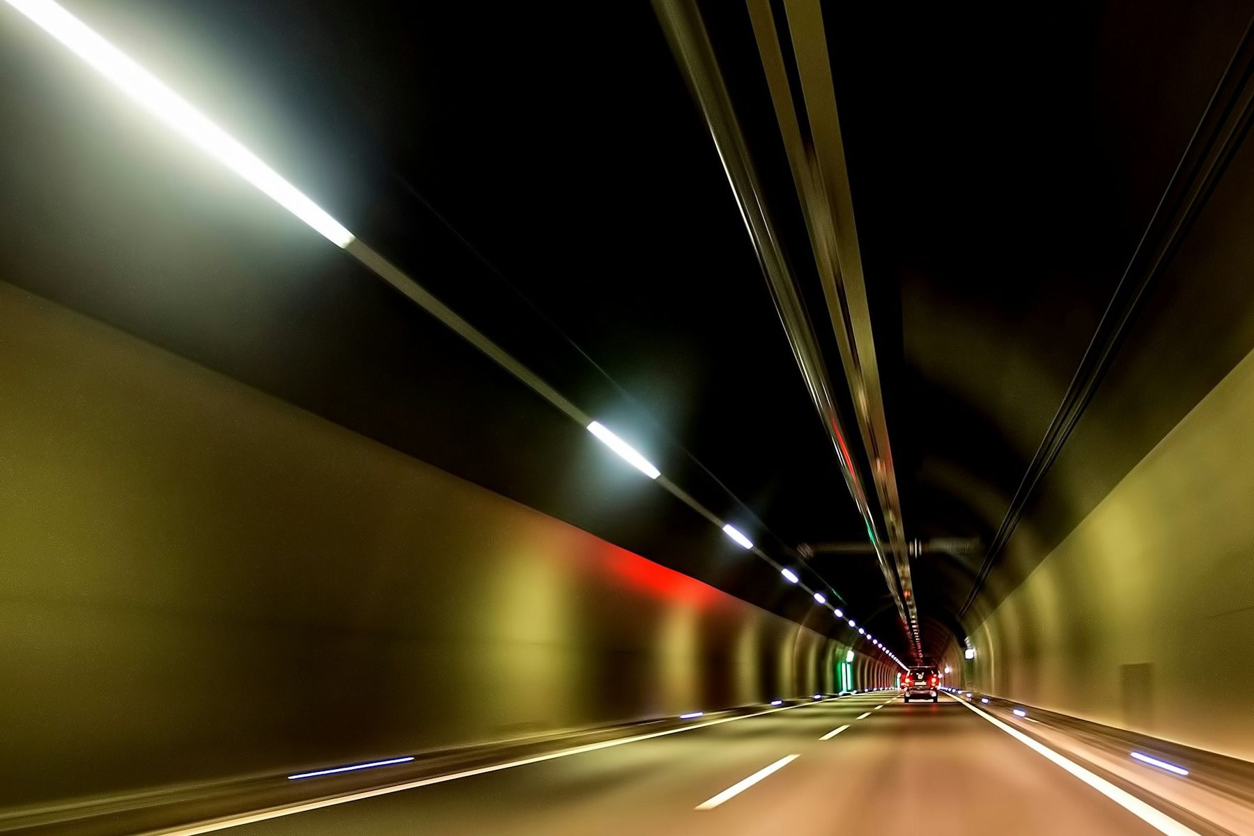 Les polluants de référence dans les tunnels routiers sont le monoxyde de carbone (CO), les oxydes d'azote (NO et NO2) et les particules (PM10, PM2,5 et ultrafines). - Kunak