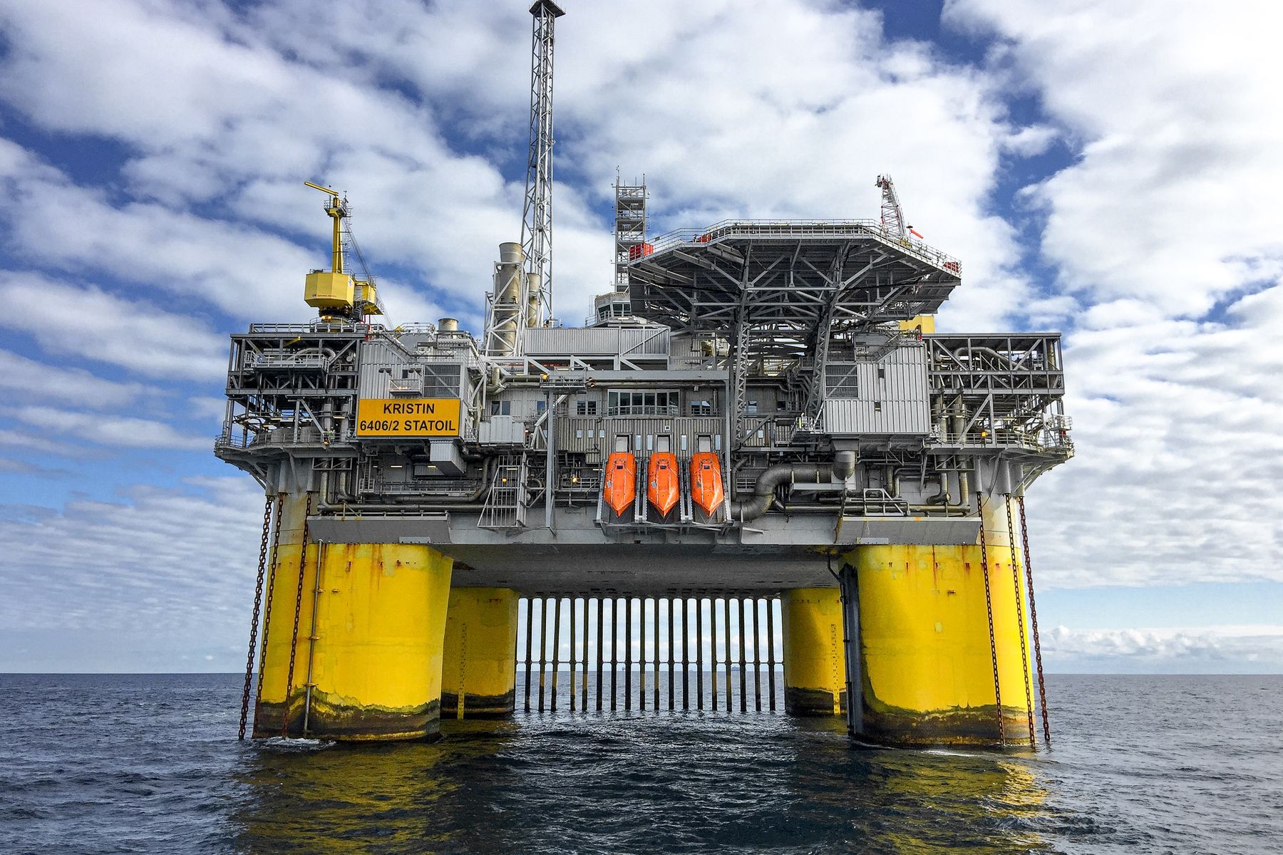 Los derrames petroquímicos pueden originarse en casi cualquier punto de la cadena de manejo de productos hidrocarbonados. - Kunak