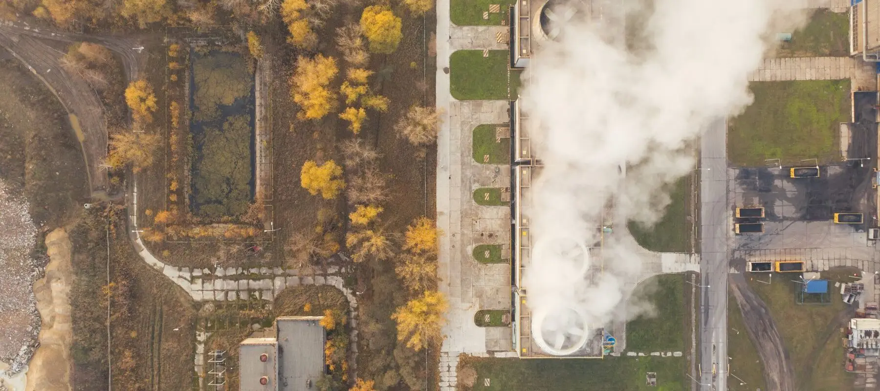 Cuando el incidente que provoca una emergencia ambiental afecta al aire, la monitorización continua permite medir en tiempo real gases, compuestos orgánicos volátiles y partículas. - Kunak