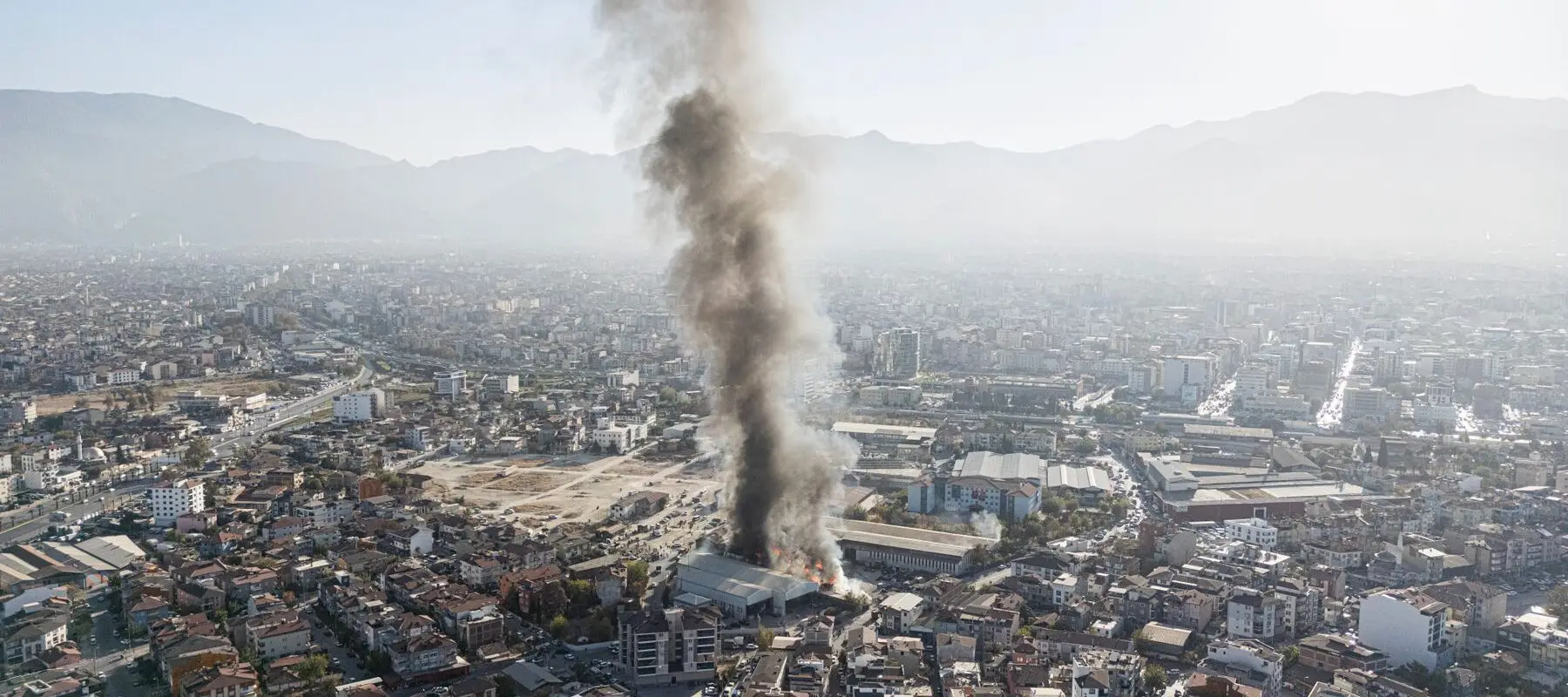 La monitorización ambiental de emergencias ambientales transforma la incertidumbre del primer instante del incidente en datos observados, permitiendo que los responsables tomen decisiones basadas en evidencia y no únicamente en suposiciones o escenarios teóricos. - Kunak